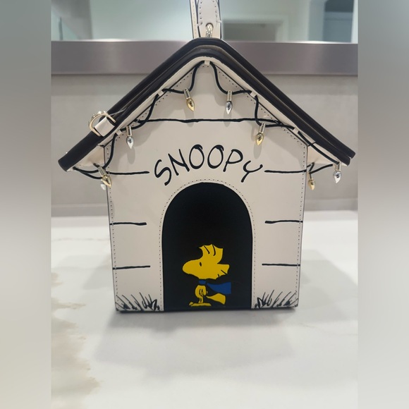 kate spade Handbags - Kate Spade New York X Peanuts Snoopy 3D Dog House Crossbody bag